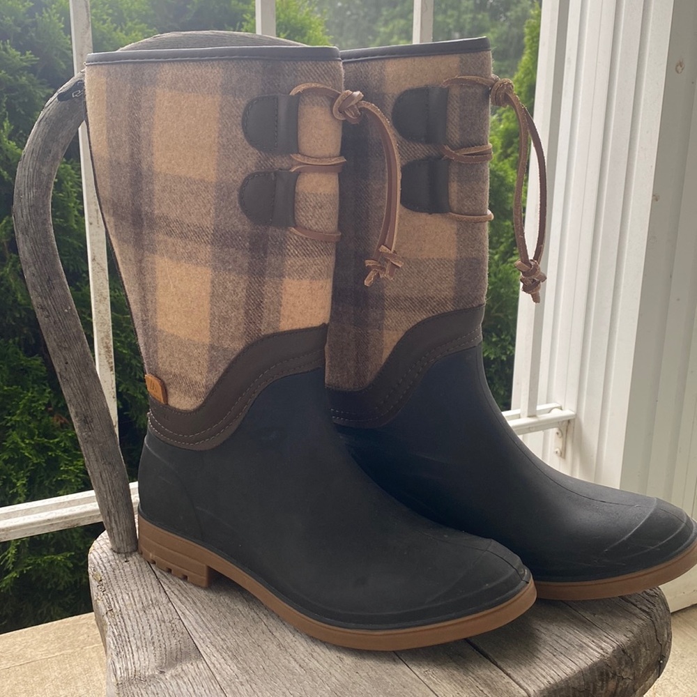 Beautiful Kamik waterproof lined boots - Picture 2 of 11